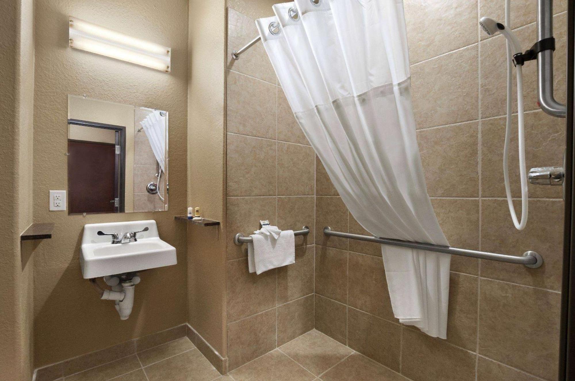 Garner By Ihg Hotel Gonzales